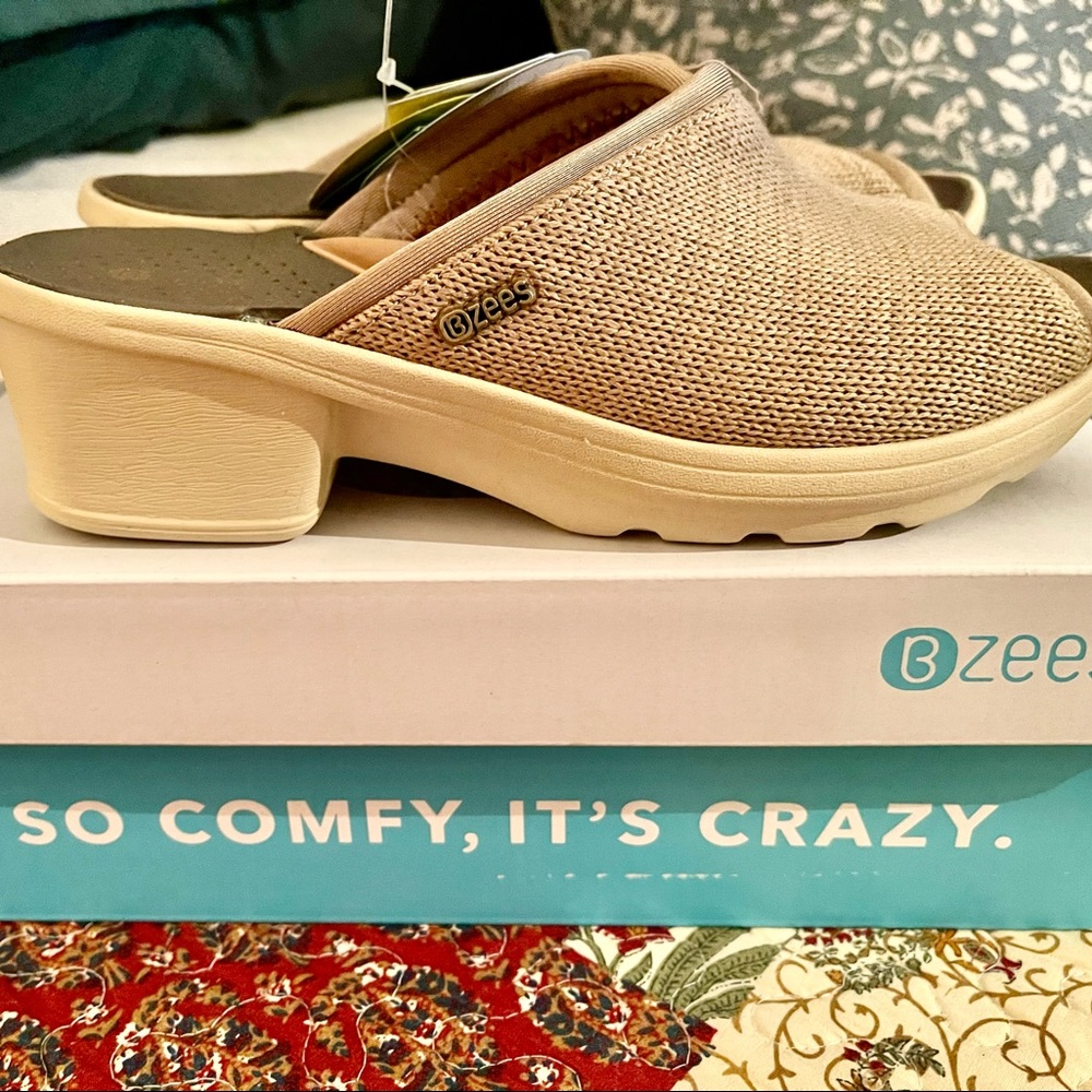 Bzees Lulu Tan Sandals